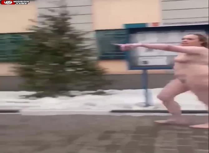 Video :When a nude lady follows a police officer, his coworkers chuckle